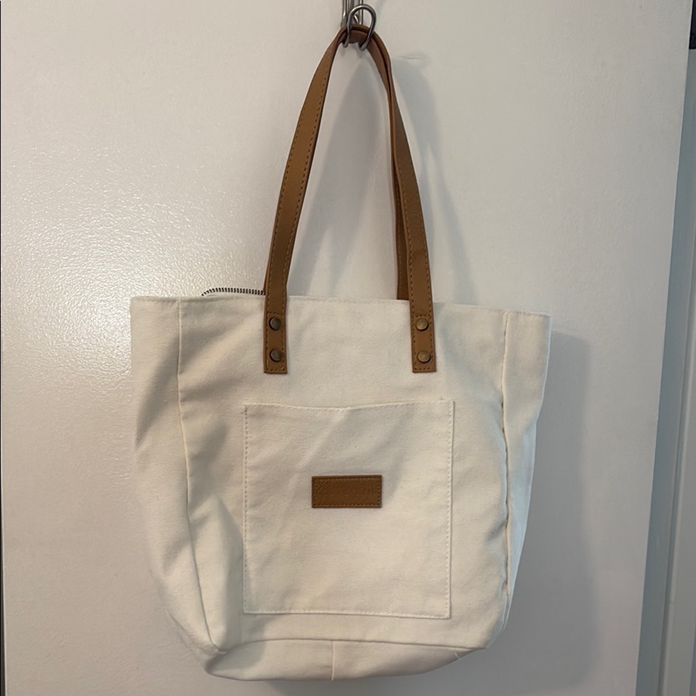 Elegant White and Tan Tote Bag with Leather Straps